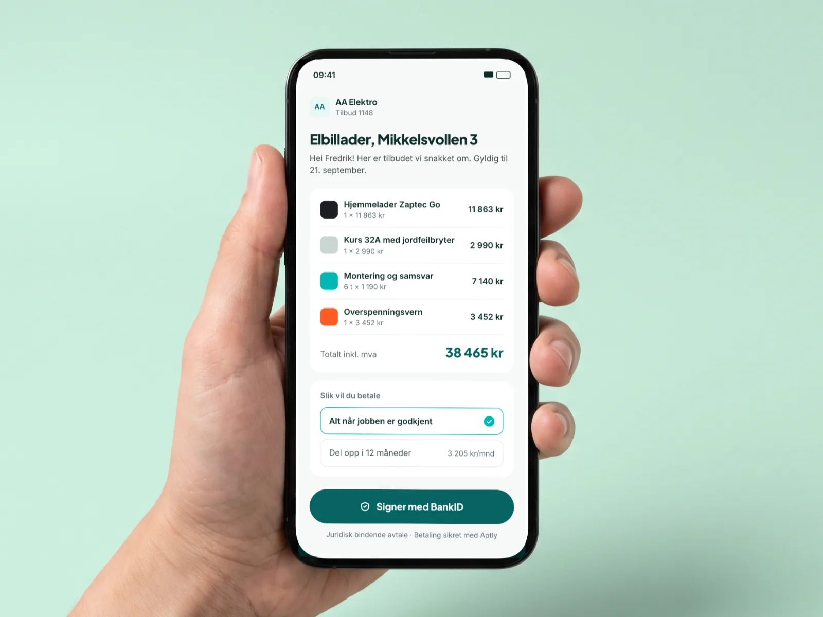 Kunden åpner tilbudet på mobilen og signerer med BankID